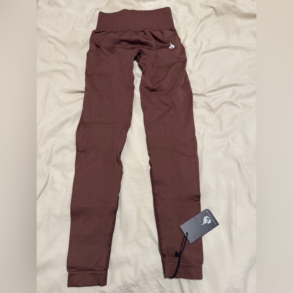 NWT RYDERWEAR SCRUNCH BUM LEGGINGS